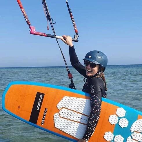 FOTO: Lapková při kitesurfingu. – stránka 12