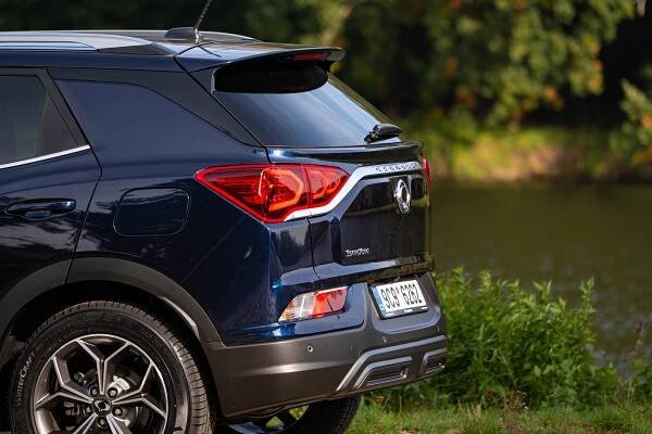 SsangYong ví, jak v Česku zaujmout: Dostupné SUV Korando se prodává jako teplé housky, přesto dále zlevňuje