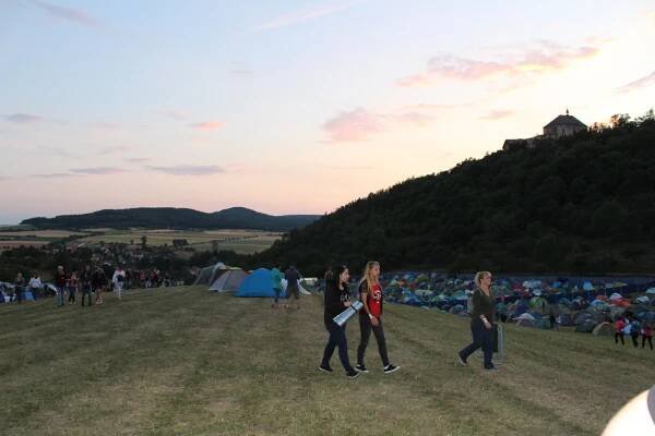 Okolí památek je plné odpadků i lidských výkalů