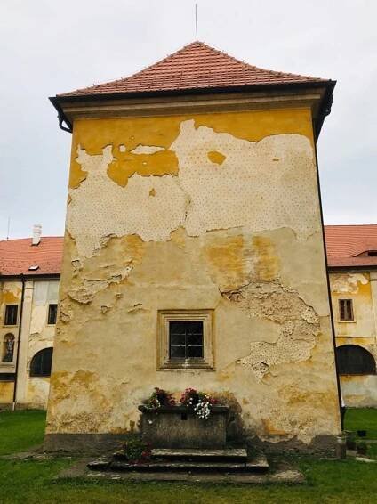 Klášter Hájek | Databáze domů s historií