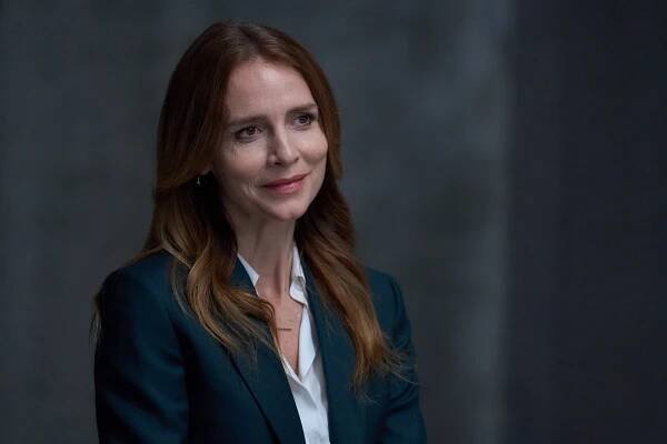 Saffron Burrows - Canary Black - Z filmu