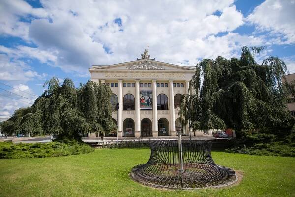 Divadlo Antonína Dvořáka slaví 110 let – velkolepě! | topvip.cz