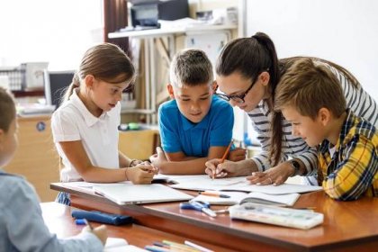 Výhody a nevýhody doučování. Co by mělo rodiče zajímat při hledání učitele?