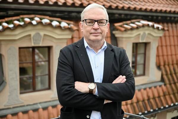 Senátor Smoljak: Je normální, že jsou politici se zpravodajstvím ČT nespokojeni