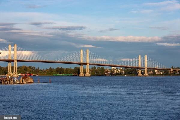 picture of Golden Ears Bridge