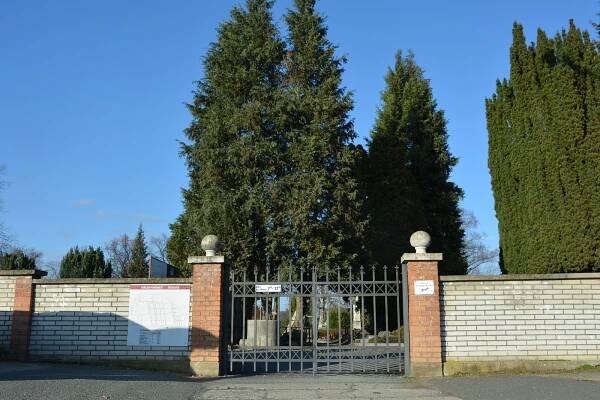 VIDEO: Hřbitovy v Řečkovicích a Komíně čekají změny. Opravy cest i rozšíření