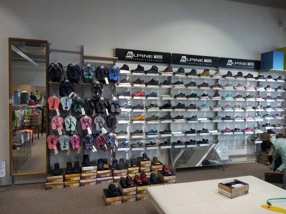 Eshop se značkovou módou a doplňky sportovního a outdoorového charakteru. 