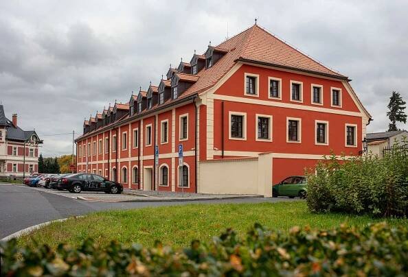 Bydlete jako na zámku v Ostrově nedaleko Karlových Varů