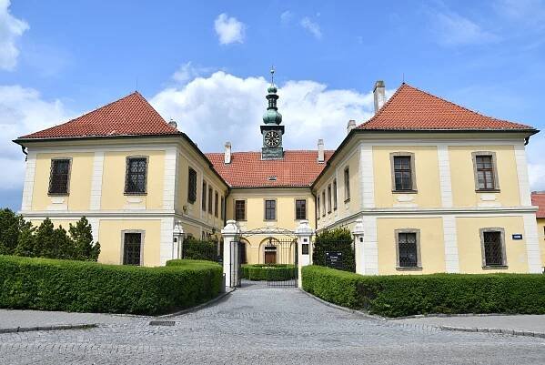 Turistická sezona v Kladenském zámku začíná. Vyrazíte na výlet? - First Style