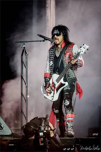 MÖTLEY CRÜE, DEF LEPPARD - 2. 6. 2023, Praha, Letiště Letňany | Spark Rock Magazine