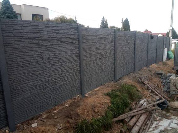 Betonové skládané ploty – Stavba plotů – KM Exteriéry