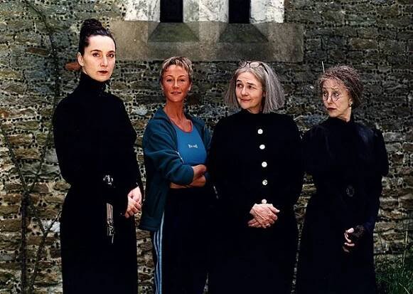 Kate Duchêne, Claire Porter, Clare Coulter, Una Stubbs - Čarodějnice školou povinné - Z filmu