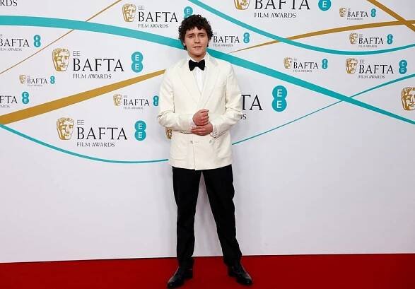 Princ William na cenách BAFTA: Kdopak ho laškovně poplácal na zadku?