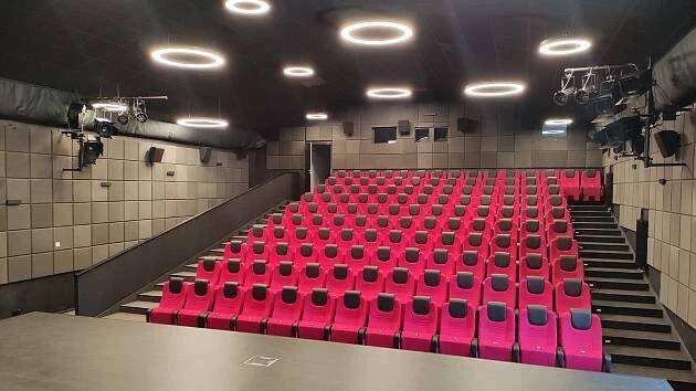 Kino Orion v Hradci nad Moravicí po několikaleté rekonstrukci opět promítá