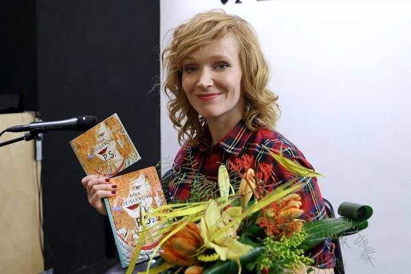 Herečku v sobě nezapře: I tuhle potrhlou grimasu vykouzlila Aňa Geislerová během předčítání své knihy
