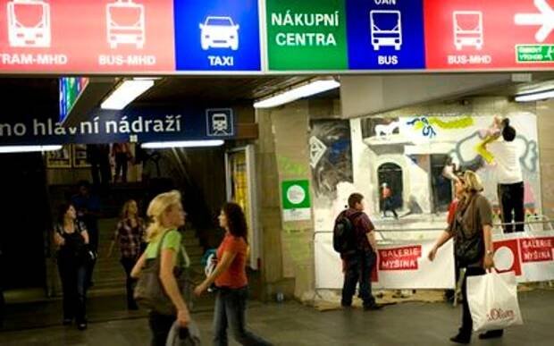 Vysokoškoláci hledají díla pro galerii v podchodu pod hlavním nádražím v Brně