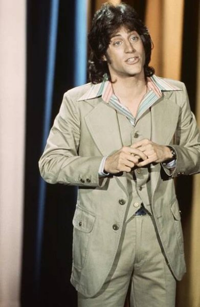 Remembering Richard Lewis: A Career In Photos