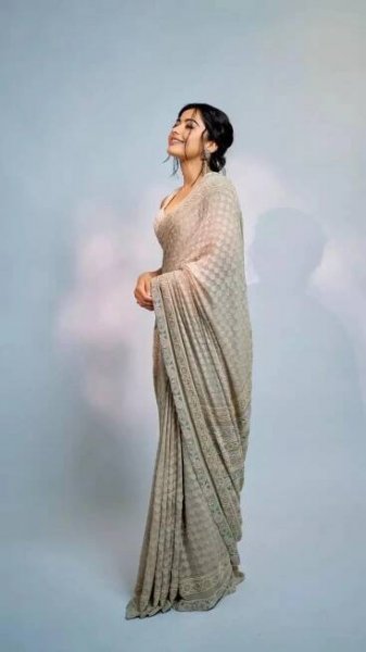 Rashmika Mandanna's Stunning Looks to Color Your Festive Season