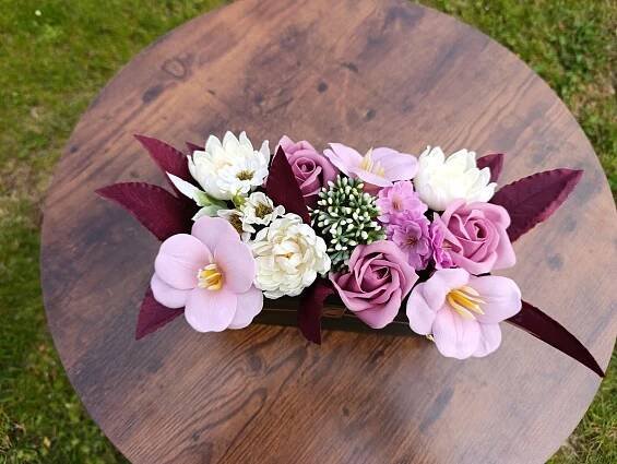 FLOWER BOX VELKÉ MÝDLOVÉ KVĚTINY KYTICE RŮŽÍ JAKO DÁREK KE DNI MATEK K NAROZENINÁM za 599.00CZK - Allegro