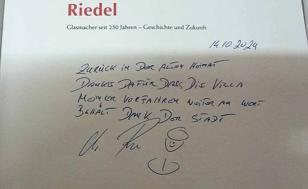 Maximilián Josef Riedel s manželkou navštívili i hrobku a Riedelovu vilu v Desné.
