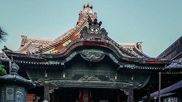 Odhaduje se, že v Kjótu je asi 1 600 buddhistických chrámů a 400 šintoistických svatyň.