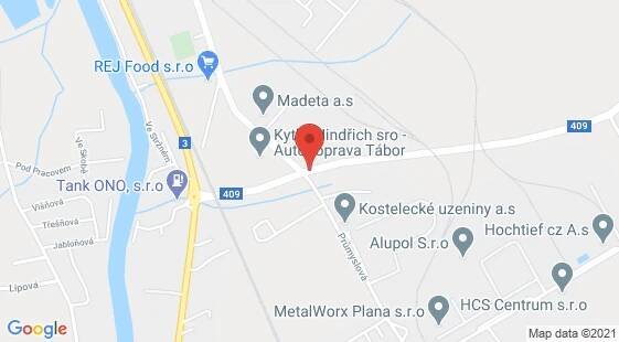 Po dopravní nehodě v Plané nad Lužnicí hořelo auto