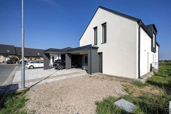 PRODÁNO- Moderní 5+kk rodinný dům v Mikulovicích u Pardubic – Privátní Makléřka – Štěpánka Mimrová