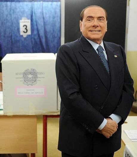 Senátoři chtějí vyhodit Berlusconiho z parlamentu!