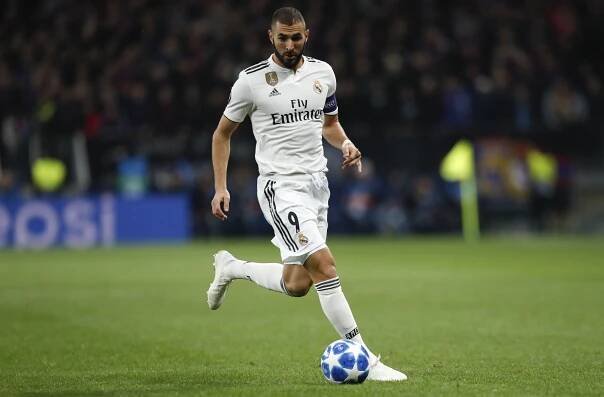 V dome Benzemu z Realu Madrid počas El Clásica úradovali zlodeji