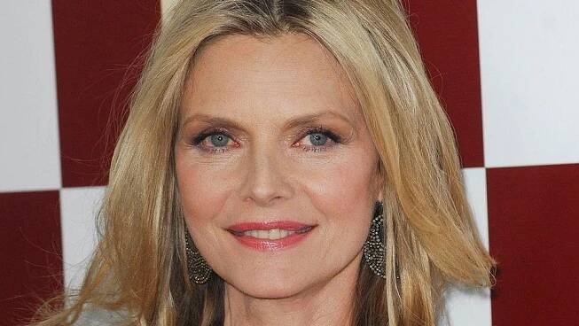 Michelle Pfeiffer vykopla děti z domu a může chodit konečně nahá