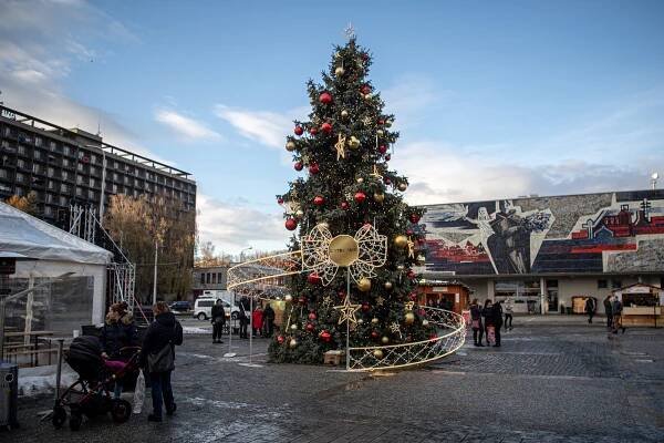 Advent na Jihu: V neděli se rozzáří vánoční strom u Akordu, po něm Vánoční město