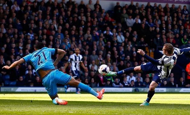 Vydra dostal šanci v základu a trefil se do sítě Tottenhamu