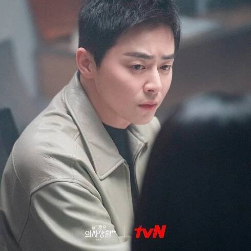 Jo Jung Suk promluvil o své roli ve 2. řadě Hospital Playlist, svých pocitech a přátelství mezi herci - Asianstyle