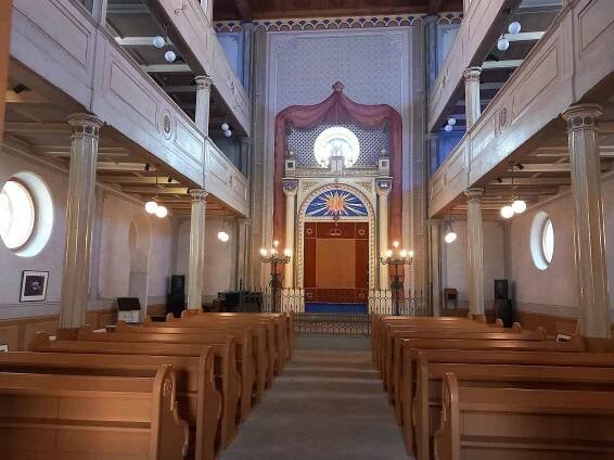 Výstava snímků Miroslava Chaloupky ve Staré synagoze.