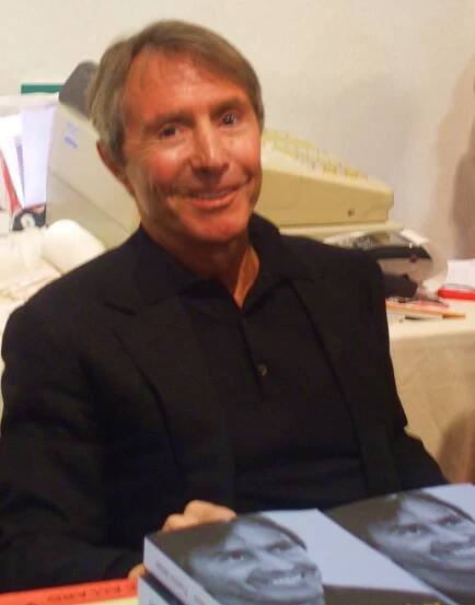 Soubor:Francis Veber à la foire du livre 2010 de Brive la Gaillarde.jpg – Wikipedie
