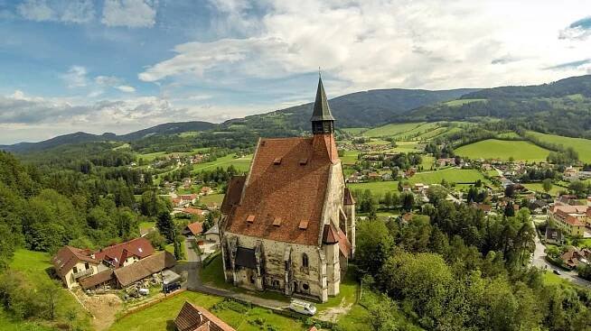 Kostel Wolfgangskirche v Kirchbergu am Wechsel, © Wiener Alpen, Franz Zwickl