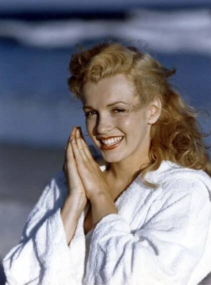 Marilyn Monroe na začátku kariéry, ještě bez plastických operací
