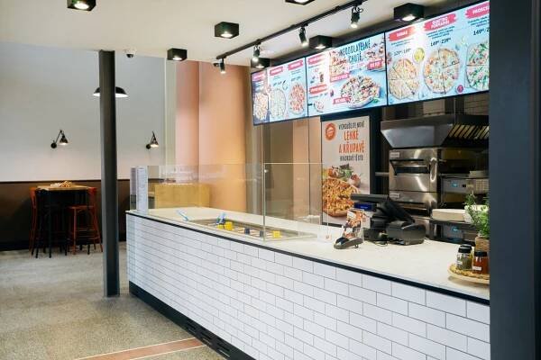Pizza Hut otevírá pobočku na pražském Masarykově nádraží