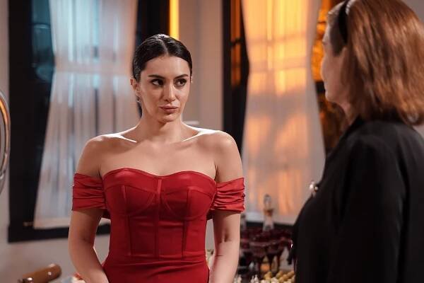 Annemizi Saklarken - Episode 1 - Z filmu - Hande Doğandemir