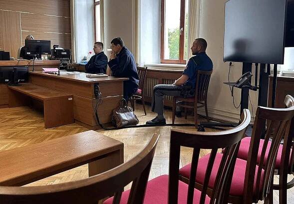 Krajský soud v Českých Budějovicích začal v pondělí 19. května rozplétat smrt osmačtyřicetileté ženy z Písecka, která byla nalezena v automobilu u lesa.