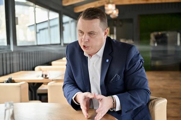 Sto tisíc lidí dostaneme na náměstí jen my, tvrdí Jindřich Rajchl
