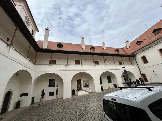 Na blanenském zámku opraví střechu. V muzeu udělají nové toalety