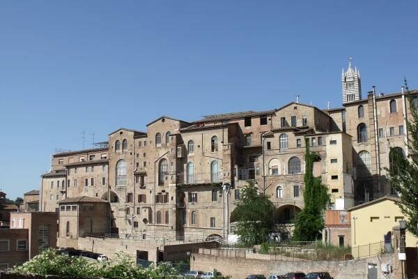 Santa Maria della Scala (Siena) – Wikipedia