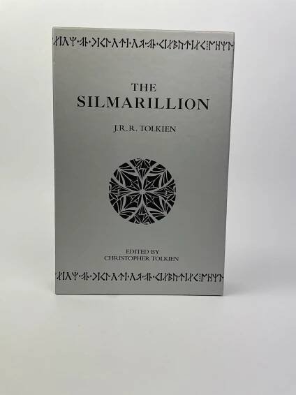 Published by Harper Collins in 1999 this gift set holds a hardcover edition of The Silmarillion, map of Beleriand, booklet with background to The Silmarillion, poster and cd with Christopher Tolkien reading Beren and Luthien