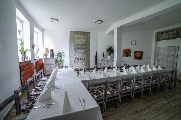 RESTAURACE 2 | HOTEL ROZVOJ, KLATOVY: UBYTOVÁNÍ KLATOVY