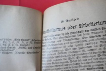 Politische Fibel / Hansjörg Männel (1940) úryvky Hitler Mein Kampf ap. - Vojenské sběratelské předměty