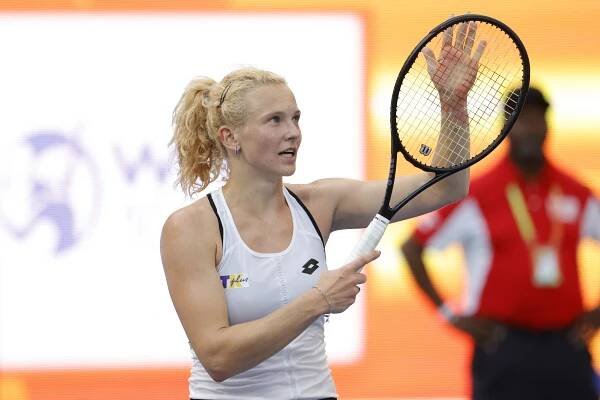 Siniaková v Miami odstoupila kvůli zdravotním potížím, Muchová skrečovala zápas s Ósakaovou