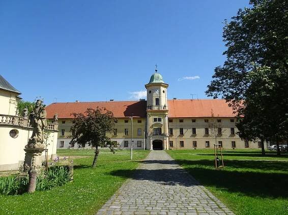 Soubor:Mořice, zámek (1).jpg – Wikipedie