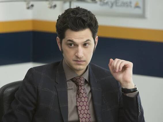 Profesionální lháři - Série 4 - Postavíme mateřskou loď a ovládneme vesmír - Z filmu - Ben Schwartz