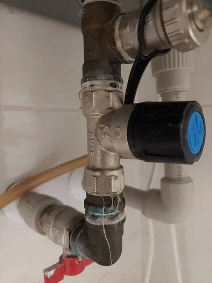 Výměna pojistného ventilu pod plynovým kotlem - Vyřešmito